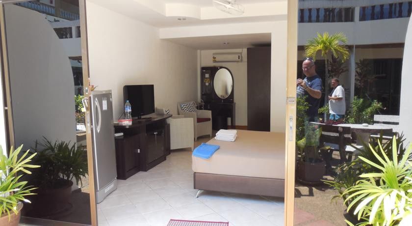Blue Sky Patong Hotel Luaran gambar